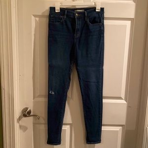 Levi’s 720 High Rise Super Skinny Jeans. Size 28. EUC.